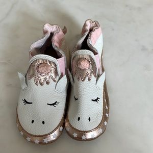 Robeez unicorn shoes for baby / toddler 18-24m NWOT